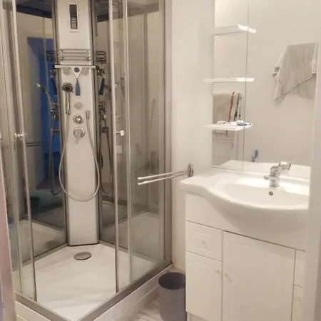 Διαμέρισμα Agreable A De 35 M² Avec Parking Prive