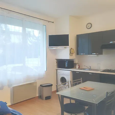 Lejlighed Agreable A De 35 M² Avec Parking Prive *