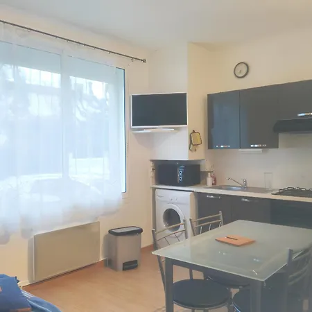 Agreable A De 35 M² Avec Parking Prive Διαμέρισμα