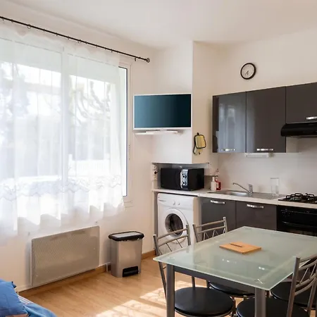 Agreable A De 35 M² Avec Parking Prive *
