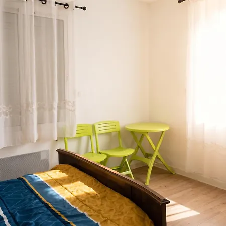 Διαμέρισμα Agreable A De 35 M² Avec Parking Prive Jonzac