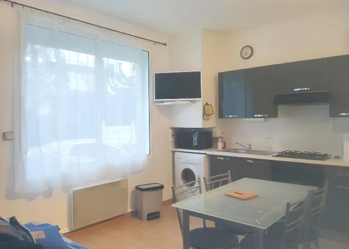 Apartamento à De 35 M² Avec Parking Privé *